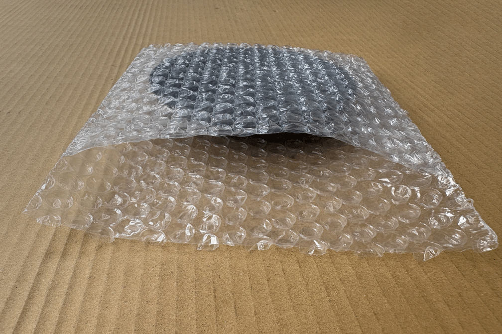 d36CDサイズプチプチ袋(外粒)で梱包したお皿
